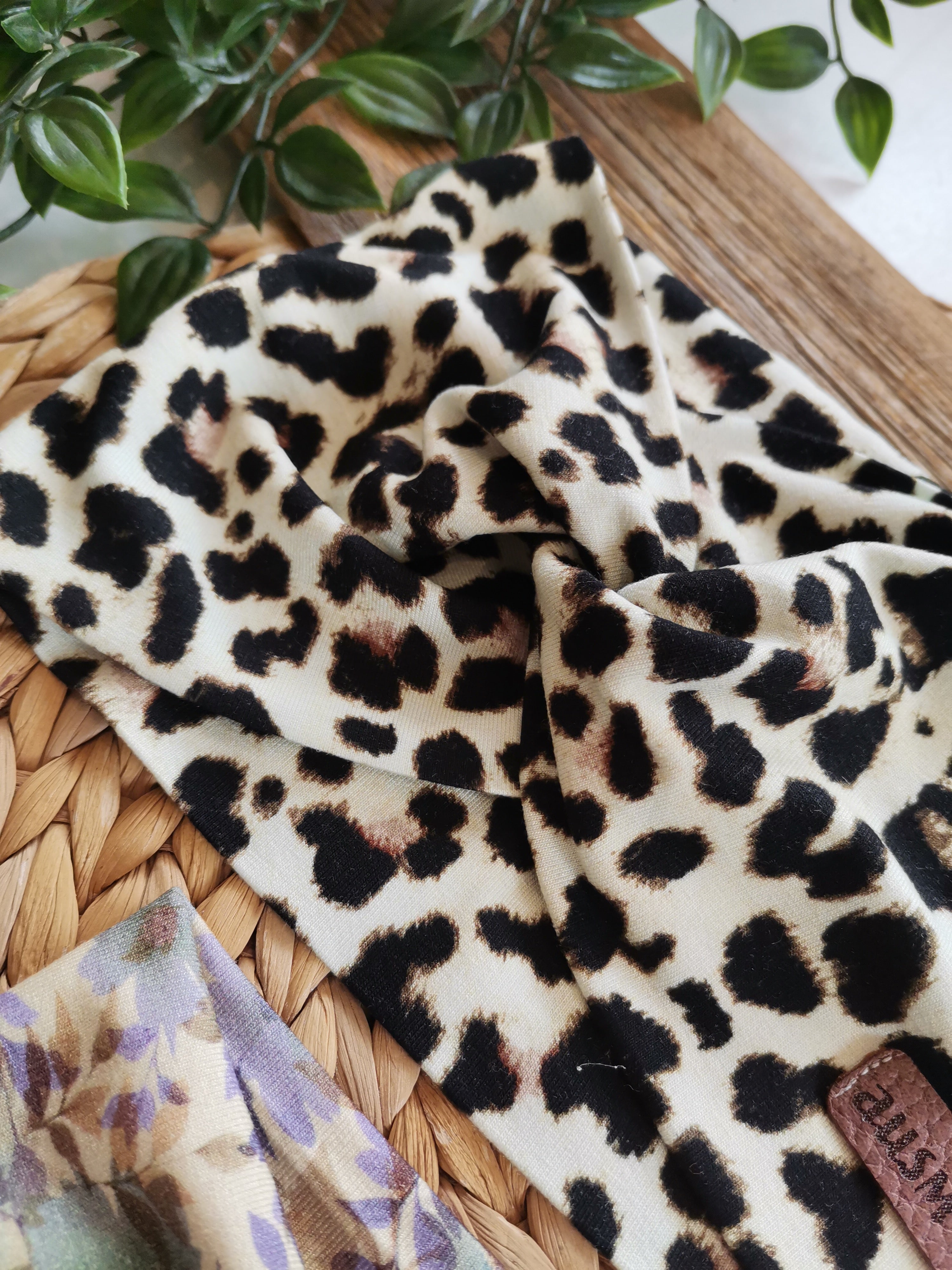 Knotenstirnbänder aus Viskosejersey